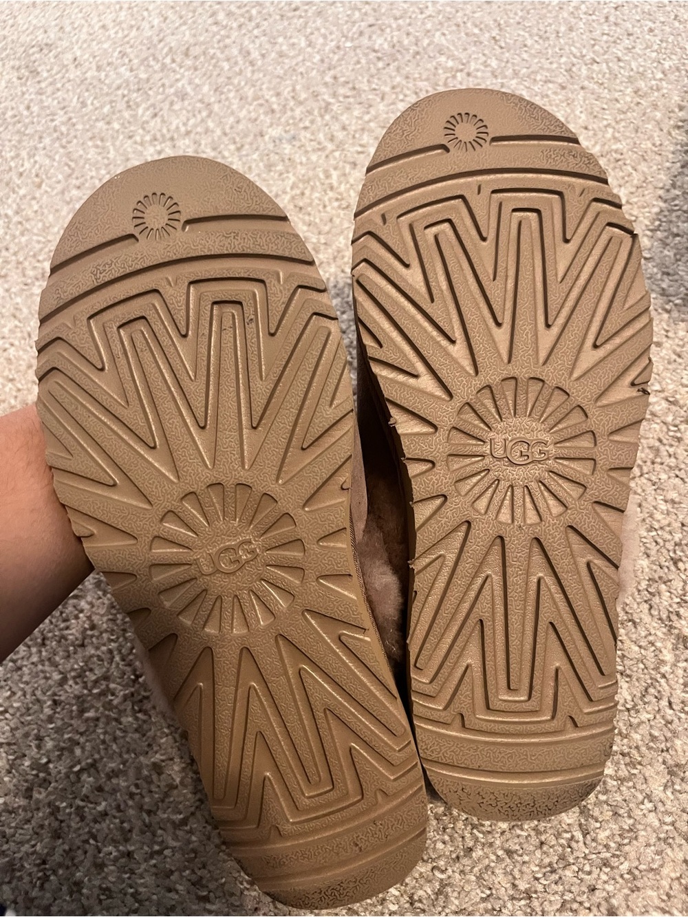 UGG COZY Slippers - Picture 8 of 9